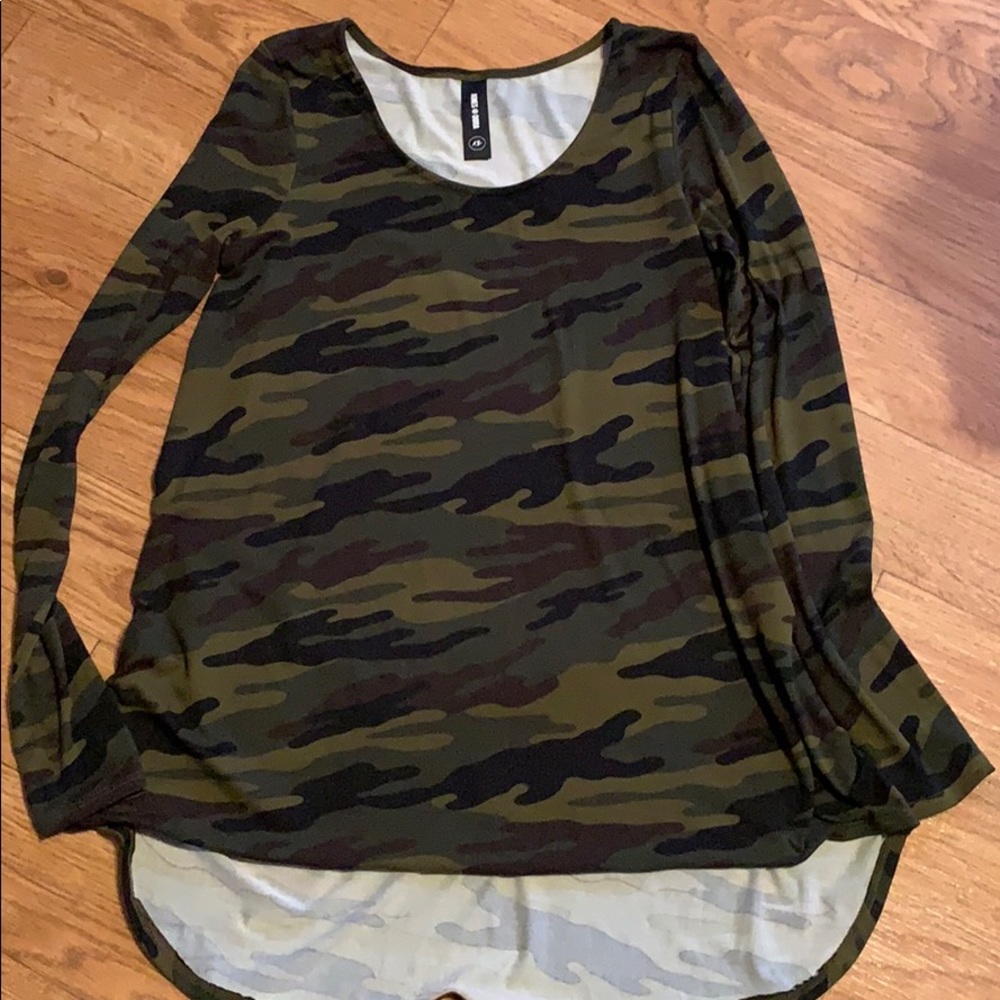 Like new Agnes and dora camo tunic!!